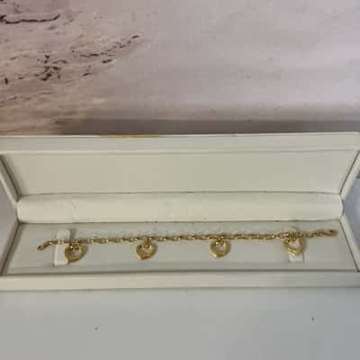 Stamped 375 Yellow Gold Heart Charm Bracelet 