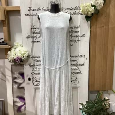 Decjuba Brand! BNWT THE MEGAN TIERED MIDI SLEEVELESS DRESS! Womens  Size 14 Midi Dress / Sleeveless Dress  Pattern / Polka Dot / White 