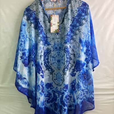 Millers Womens  Size 22 V-Neck Top Blue / Pattern 