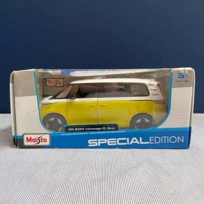 Volkswagen 1:24 Scale Model car 