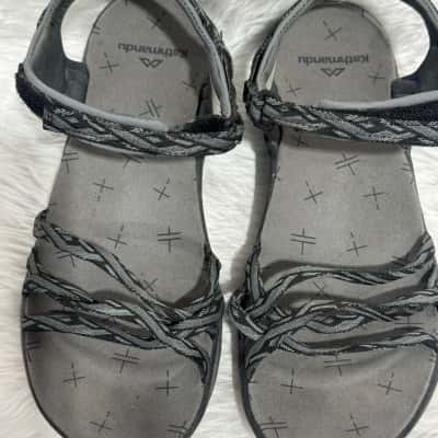  Womens  Size 4 Sandals Grey 