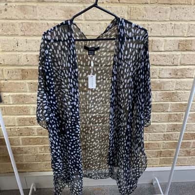 Decjuba Womens sheer kimono Size One Size 