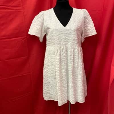 ***Decjuba Womens  Size M White Dress 