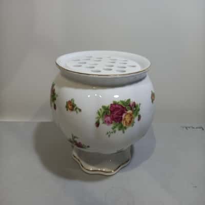 Royal Albert "Old Country Roses" Rounded Arrangement Vas Vasee