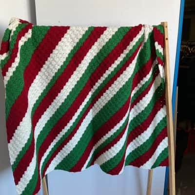 Crotched colourful blanket -approx 120x130 cm
