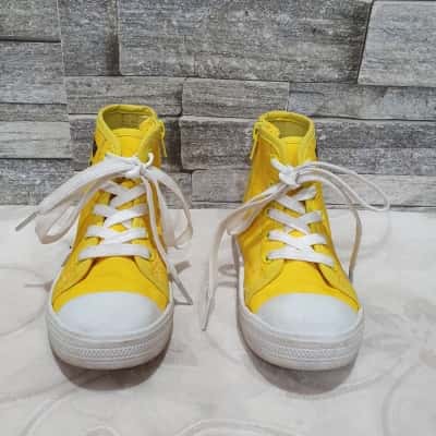  Pokémon Kids High-top Size 9 Canvas Shoes Yellow 