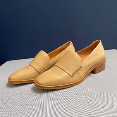 Brand New Womens Beige heeled shoes 