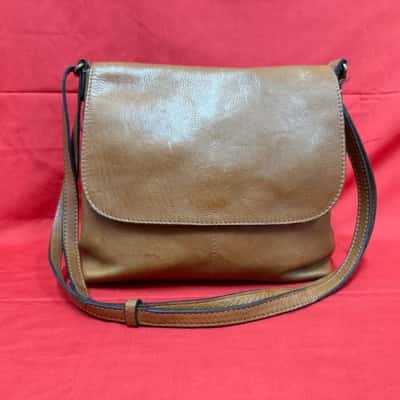 Evity Classic Fan Leather Crossbody Bag