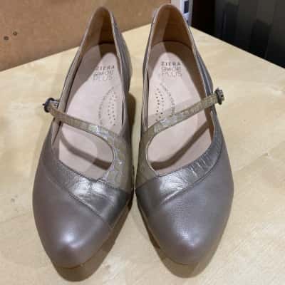 Ziera Comfort Plus Womens  Size 39 Heels Beige 