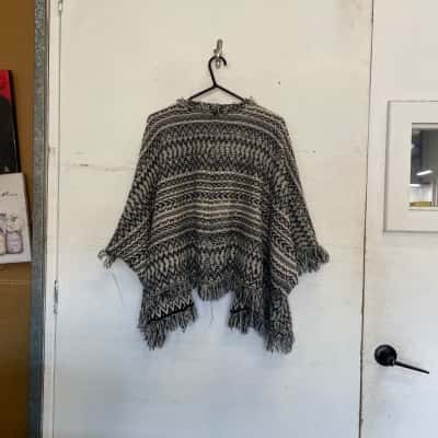 Rumor Boutique Womens  Size M Poncho Black  / Striped / White 