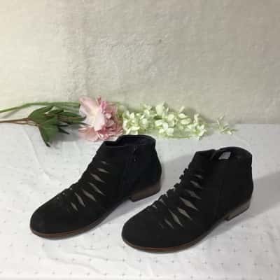 Naot Leveche Womens Size 39 Black Velvet Shiitake Nubuck Ankle Boots (new)