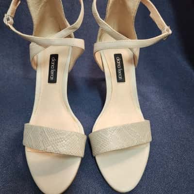 Diana Ferrari Womens  Size 6.5 Heels Grey 