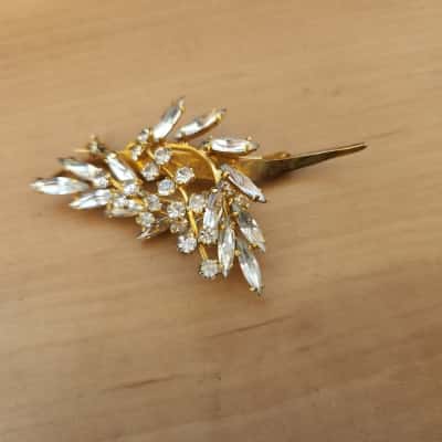 VTG Jewel Crest Brooch - EUC
