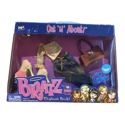  Bratz "Out 'N' About!" Fashion Pack 2003