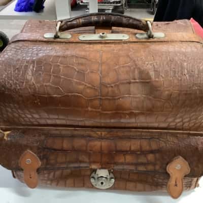 Gladstone style travel case