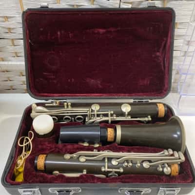 SAE CHANG USC-101 clarinet With case and stand