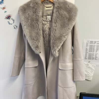 Forever New Womens  Size 12 Grey coat with faux fur shrug buttoned to lapel 