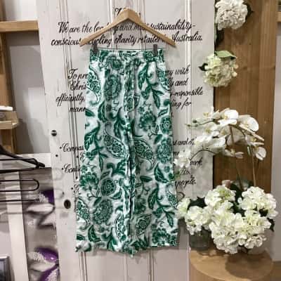 WITCHERY BRAND!  Womens  Size 8 Wide Leg Pants Green / Pattern / White! MADE WITH 100% LINEN AND COTTON TRIM! PERFECT FOR THOSE WARMER DAYS! FEATURES FUNCTIONAL POCKETS! ELASTICATED AND TIE WAIST!