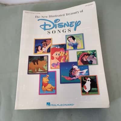 The New Illustrated Treasury of Disney Songs – 5th Edition – Hal Leonard