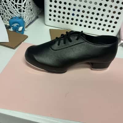 Womens  Size 38 tap shoe 