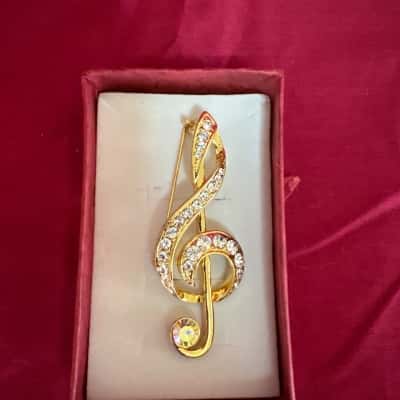  Women's Gold Tone Rhinestone Encrusted Treble Clef Brooch 