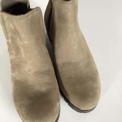 Diana Ferrari Womens  Size 7 Khaki boots