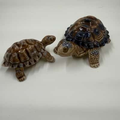 Wade. Made in England Porcelain Mother Turtle Trinket Box and Baby Porcelain Turtle. 