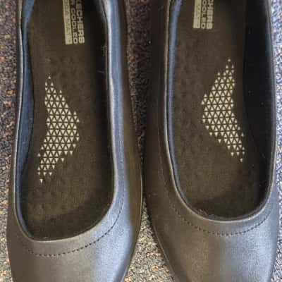 Skechers Womens  Size 9 Black  