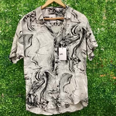 Yd. Mens  Size L Printed Shirt white / black 
