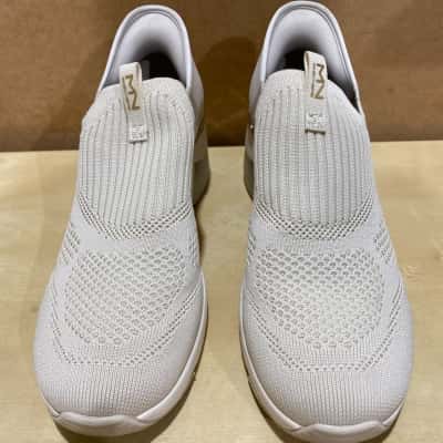 Skechers Womens MN  Size 10 Wedges Cream 