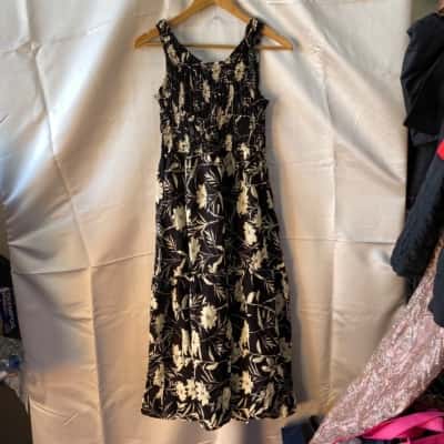 Katies Womens  Size 8 mono smocked Maxi Dress Floral 