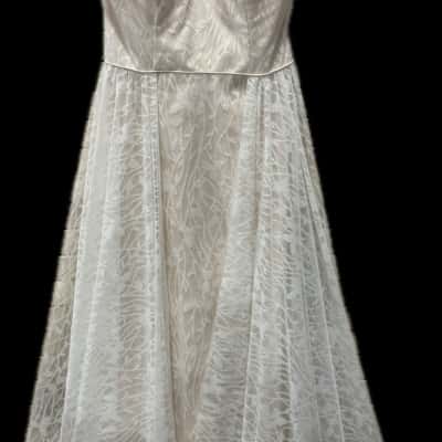  Womens  Size 10 Bridal wedding gown 
