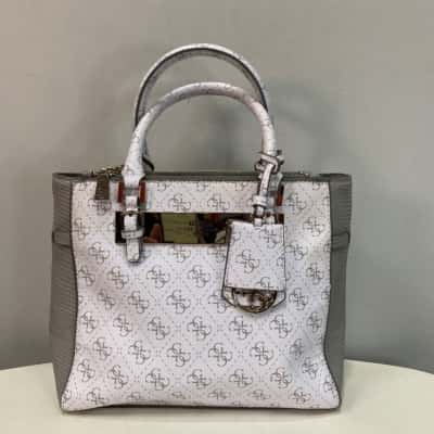 BNWOT Guess Womens Medium Logo print Handbag Grey / White 