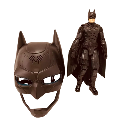 Batman bundle including 30cm articulated action figure and voice changing mask