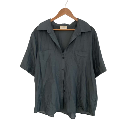 Dissh Womens  Size 14 Button Up Top / Short Sleeve Top Grey 