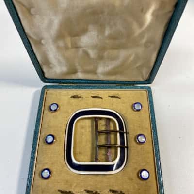 Vintage buckle with pins