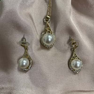  Womens Faux Pearl Necklace and Earrings Set 
