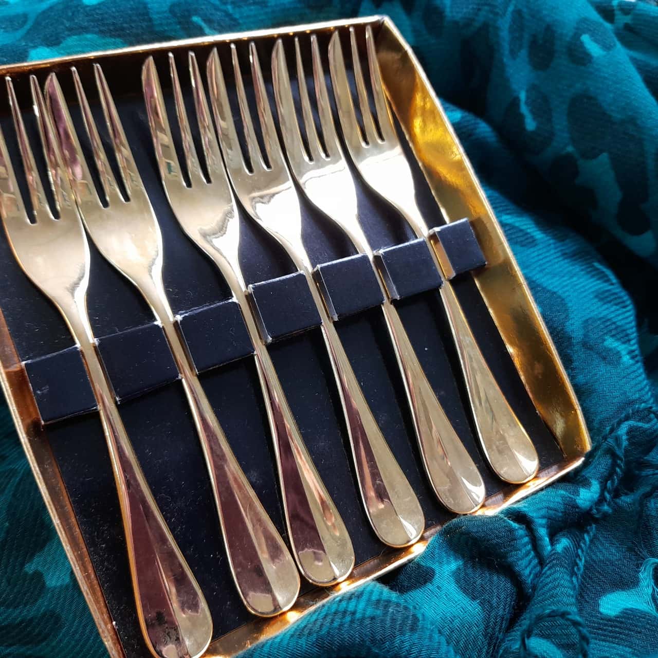 6 boxed gold plated cake forks(s)