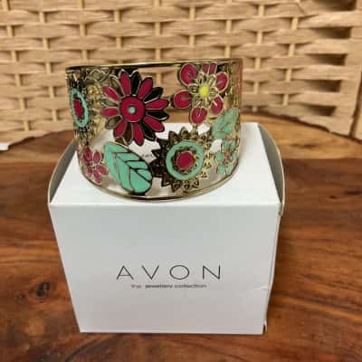 BNIB Women’s Avon Fashion Savannah Cuff Bracelet Flowers Gift Vintage Retired Teen 
