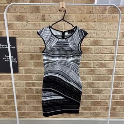 Wayne Cooper Womens black & white patterned dress  Size 6 