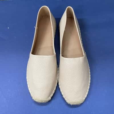 Witchery Womens  Size 40 Flats Beige 