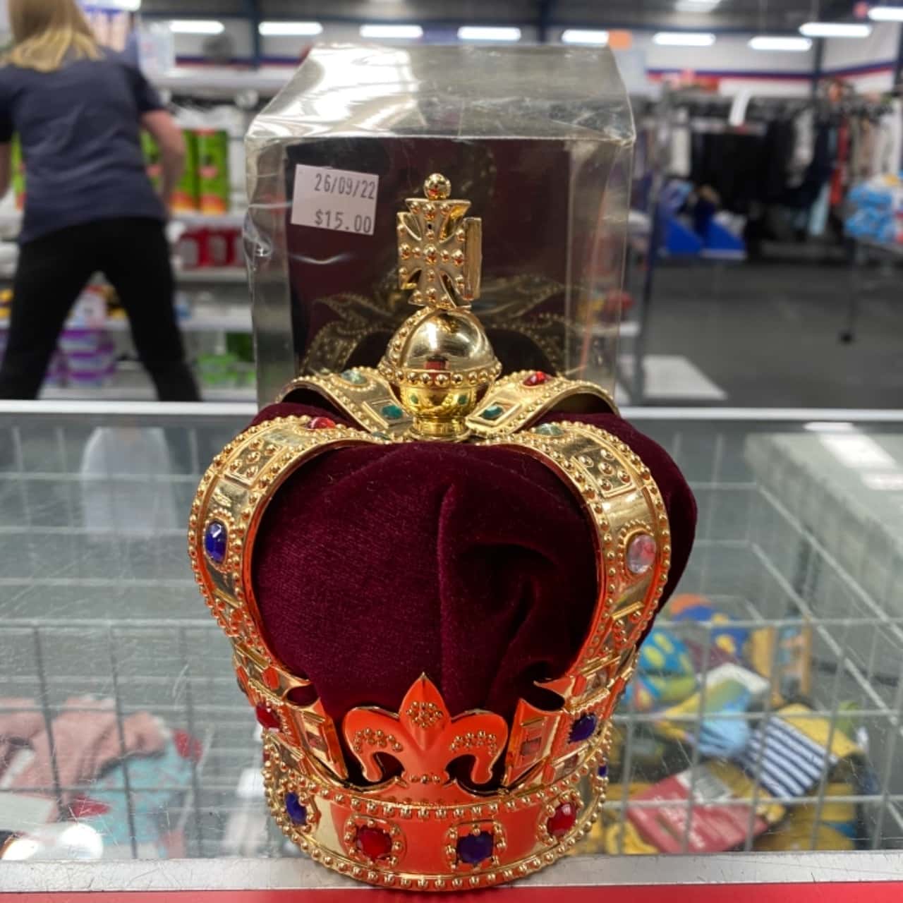 The Queens Crown Souvenir NWOT (s)