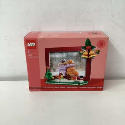 NEW - LEGO Limited Edition Christmas Picture Frame 40702
