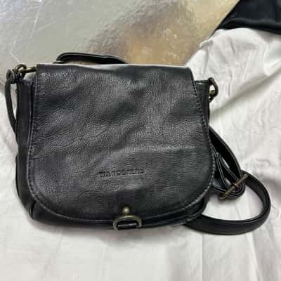 WANDERERS Women's The Salzburg Grande Structured Crossbody Leather Bag Black