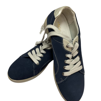  Women's,  Size 38 Blue Bare Traps Shoes 