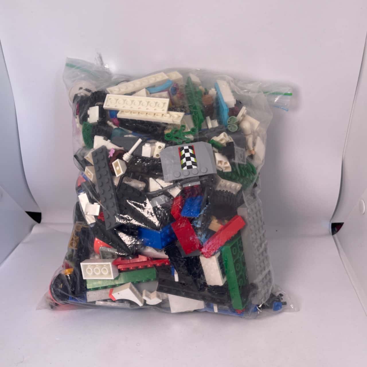 1kg mixed bag of LEGO (b22)