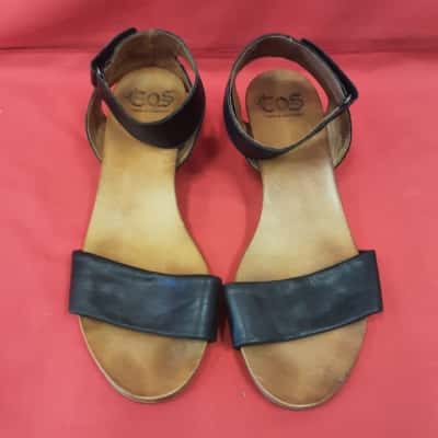 Eos Womens  Size 41 Sandals Black  