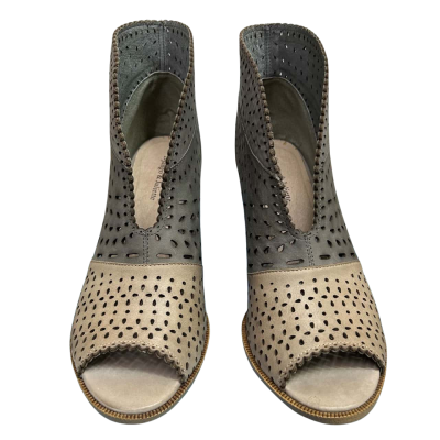 New With Tags Django & Juliette  Women’s  Size 40 OSHI Leather Boots / Heels Grey Multi