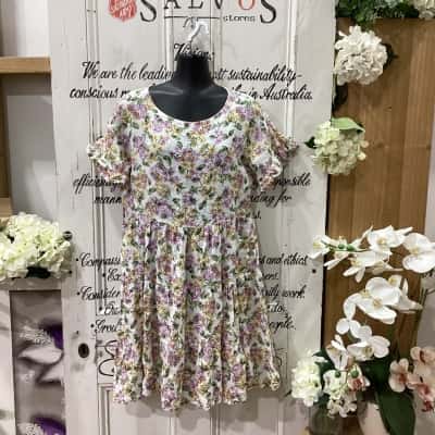 VALENTINA NALDI BRAND! MADE IN ITALY! FEMININE SHORT SLEEVED BABYDOLL STYLE FLORAL DRESS! Womens  Size M Babydoll Dress / Floral Dress / Midi Dress / Short Sleeve Dress  Floral / Multicoloured / Pattern / White 