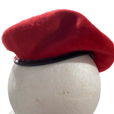 100% Wool  Womens  Size One Size Beret Red 